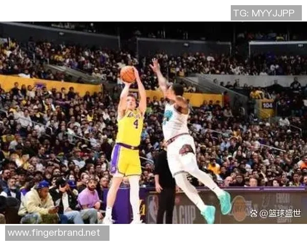 小皮蓬展现绝佳技术单挑克内克特成功罚球助力球队逆转胜利