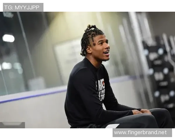 中国球迷教杰伦-格林用中文说护林员 Niu Be🤣