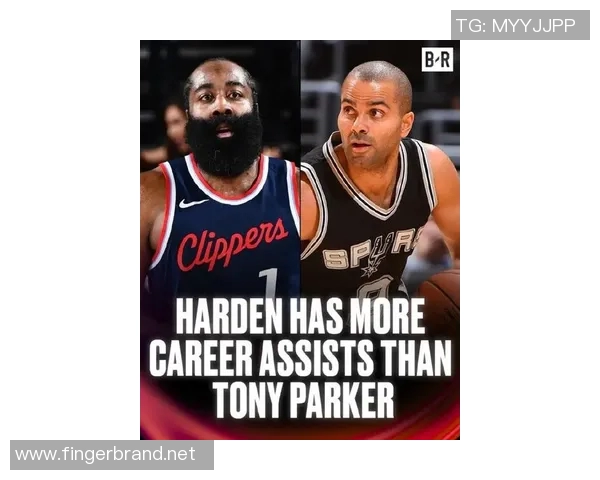 詹姆斯持球推进 哈登抢断反击上篮得手