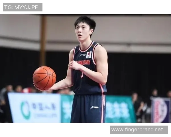 手感低迷!胡明轩13中3得到8分5篮板6助攻 手感低迷!胡明轩13中3得到8分5篮板6助攻